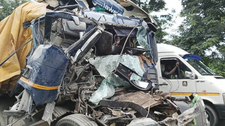 After an accident on the Kasoa-Cape Coast Highway, one driver died and two others were critically injured.
