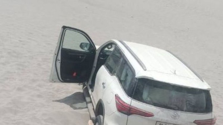 A couple from India has been punished for driving an SUV on sand dunes.