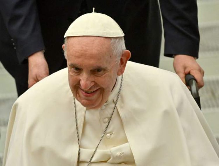 The Pope expresses regret for canceling his trip to Africa