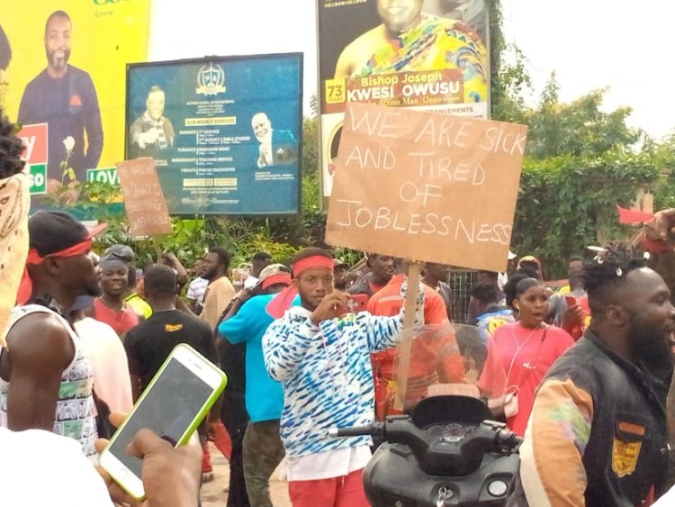 Due to the "worsening" unemployment rate, Obuasi youngsters took to the streets
