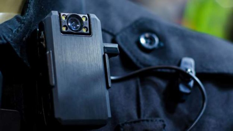 In the fight against bribes,  tax workers will "wear body cams"