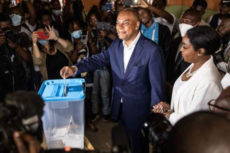 Angola's opposition party candidate votes