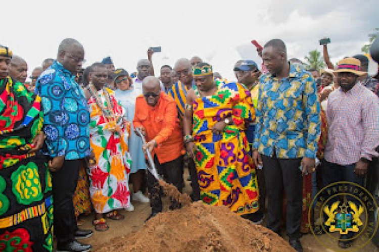 President Akufo-Addo Cuts Sod for construction of the road from Akoti Junction to Senya Beraku 
