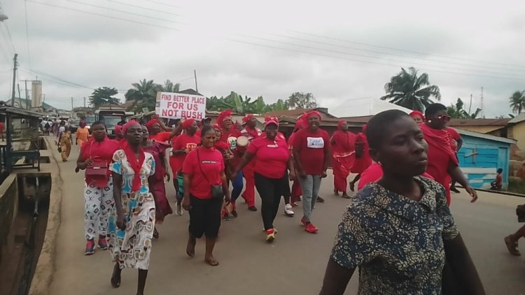 Discrimination In Disbursement Of MASLOC Loans: Akyem  Oda  Market  Women  Go Red!
