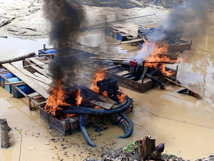 20 Chamfine Machines Burnt On Pra River  In Akyemansa District