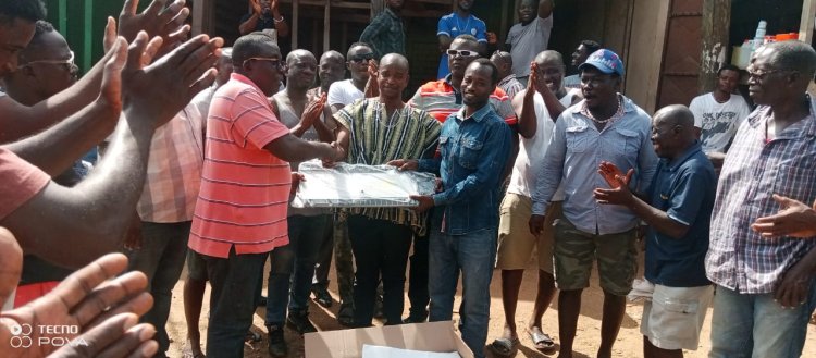 Honorable Joseph Akuerteh Tettey pays a working visit, distributes streetlights to Timber Market