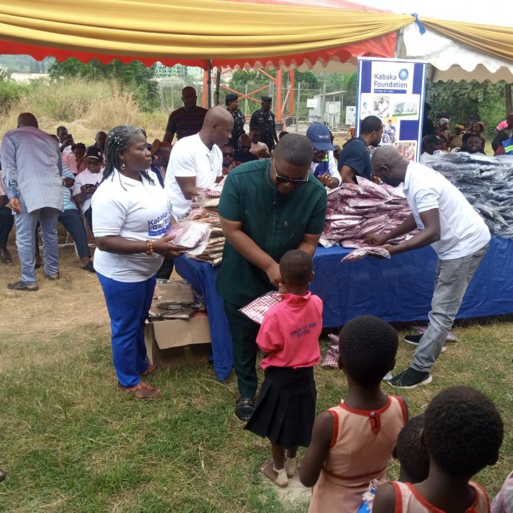 Kwahu Nkwatia Nkosuohene Donates To Basic And JHS