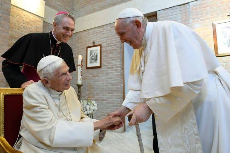 Pope Francis Asks Prayers For ‘Very Sick’ Pope Emeritus, Benedict