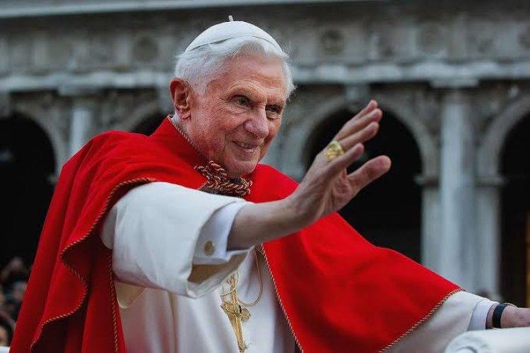 Pope Francis Leads Predecessor Benedict's Funeral