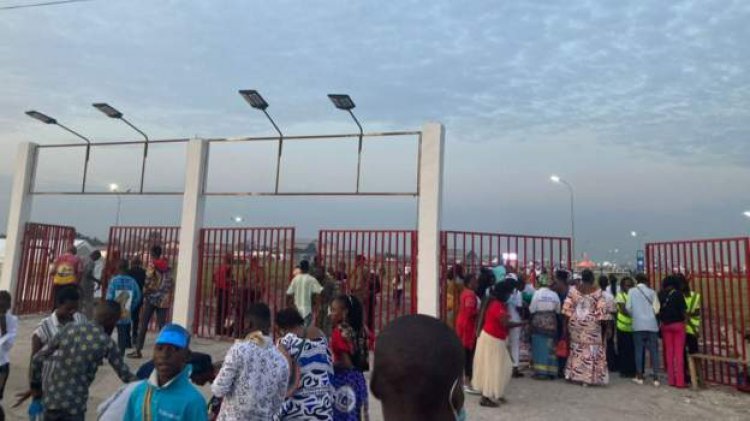 Crowds gather for Pope's Mass in Kinshasa