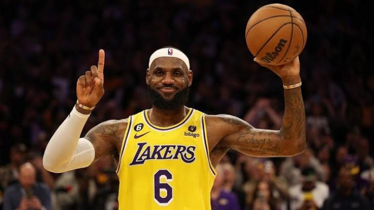 LeBron James Becomes NBA's All-Time Leading Points Scorer