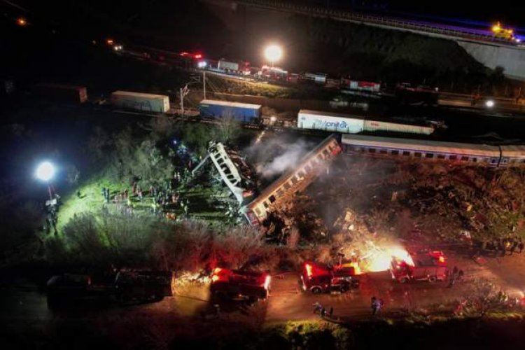 Greece wakes up to harrowing news of rail disaster