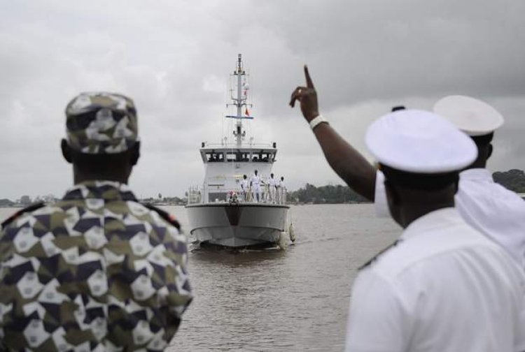 Pirates abandon ship in Gulf of Guinea, take crew