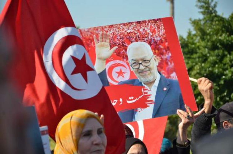 Tunisia opposition offices raided, leader detained