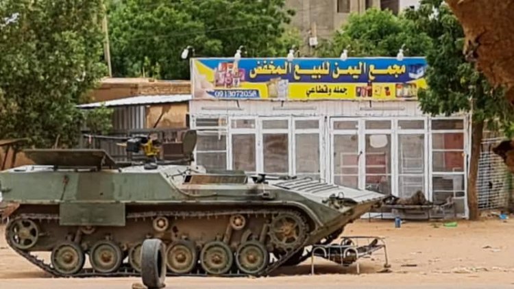 Sudan crisis: Air strikes hit Khartoum despite truce