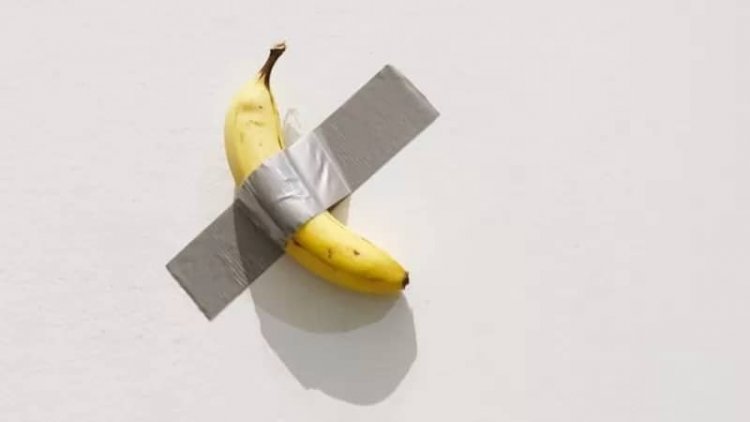 Maurizio Cattelan: Banana artwork eaten by Seoul museum visitor