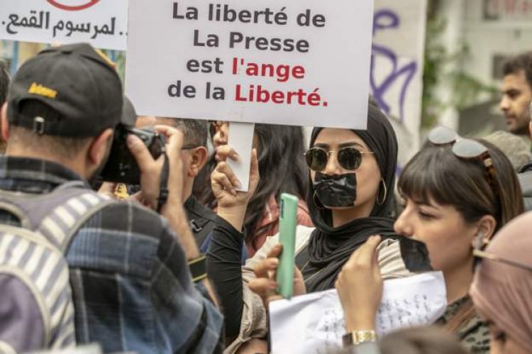 Tunisia frees students detained for satirical song