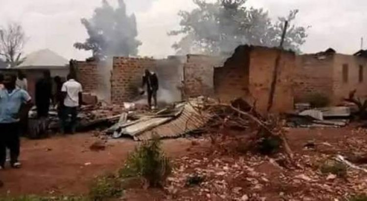 Mass graves as survivors flee Nigeria's Plateau attack