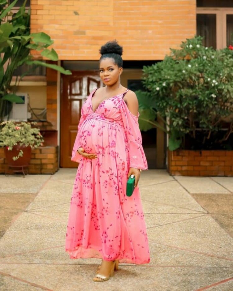 Mzbel announces pregnancy with a baby bump