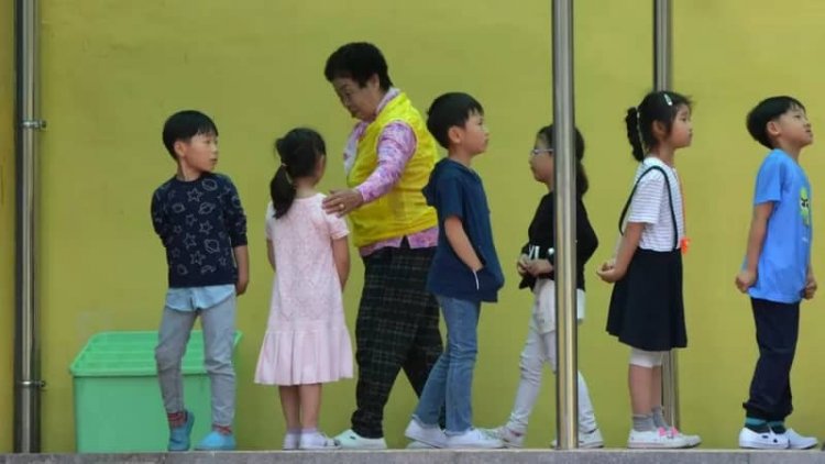 South Koreans become younger under new age-counting law