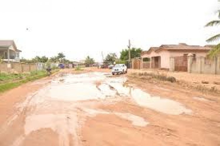 Akufo-Addo,NPP Gov’t,MCE And MP's Dickson Kissi Have Taken Us For Granted–Anyaa-Sowutuom Residents Cry Over Death Trap Roads