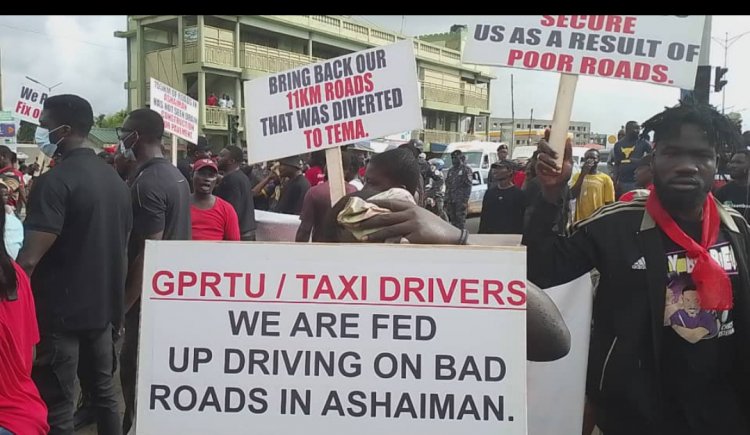 #Fix Ashaiman Roads: Residents fume at Akufo Addo government