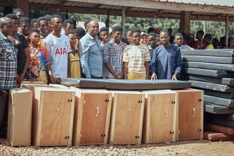 Asuogyaman MP Supports Over 400 New SHS Entrants With Mattresses, Trunks And Chop Boxes