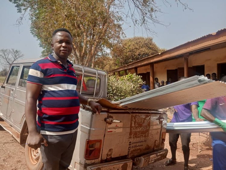 Upper Manya Krobo MP Donates Roofing Sheets To Mensa-Dawa Basic School