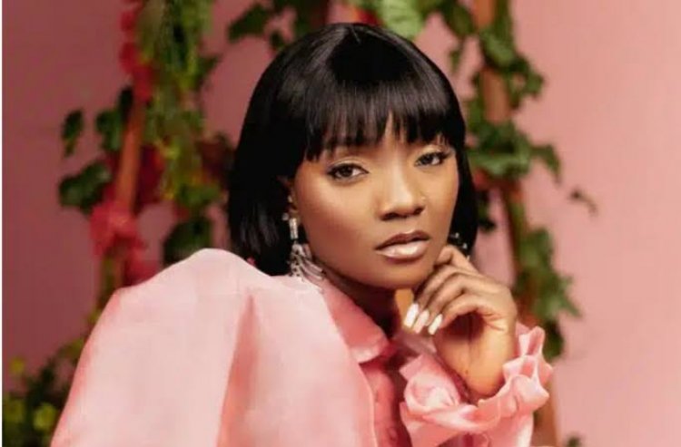 'Why You Shouldn’t Get In A Verbal Exchange With Nigerians' – Simi