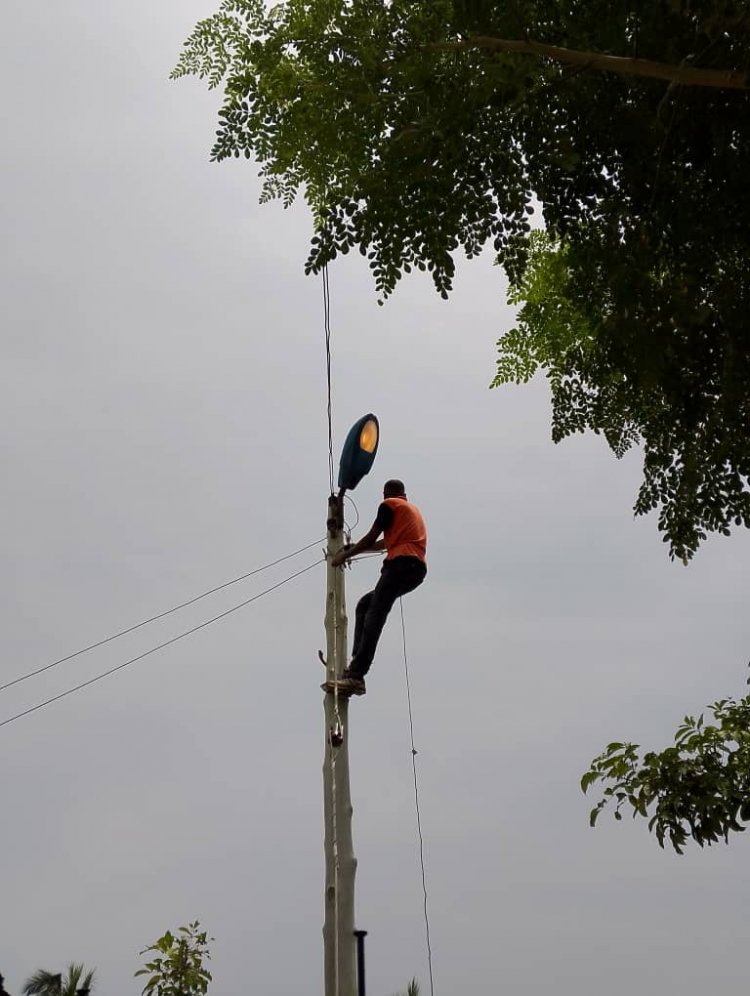Assemblyman for Gamenu  Donates brand new Street Lights To  Hawui Township To Improve Security