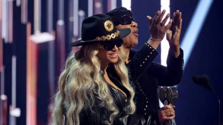 Beyoncé receives the iHeartRadio Innovator Award, presented to her by Stevie Wonder