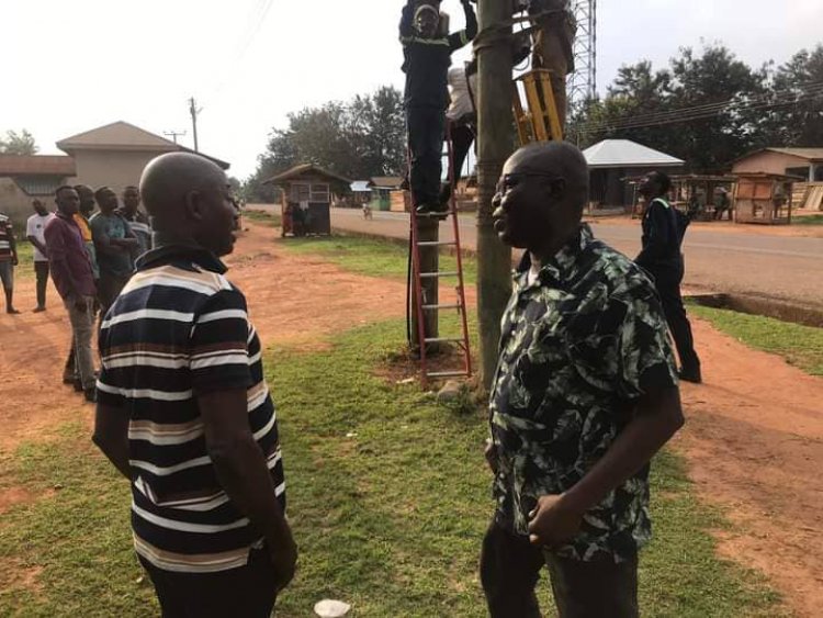 Dormaa West MP, Vincent Oppong Asamoah Fixes Broken Transformer For Constituents 