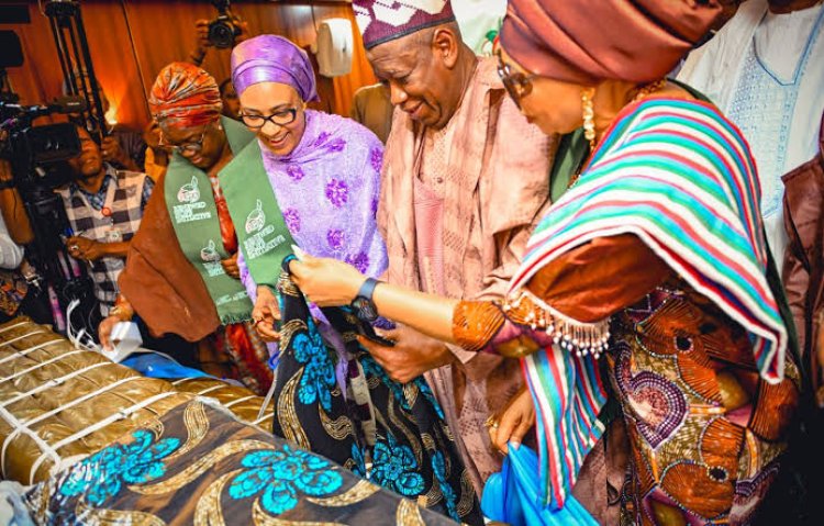 Nigeria's First Lady Donates Fabrics To APC Women Leaders After Outcry