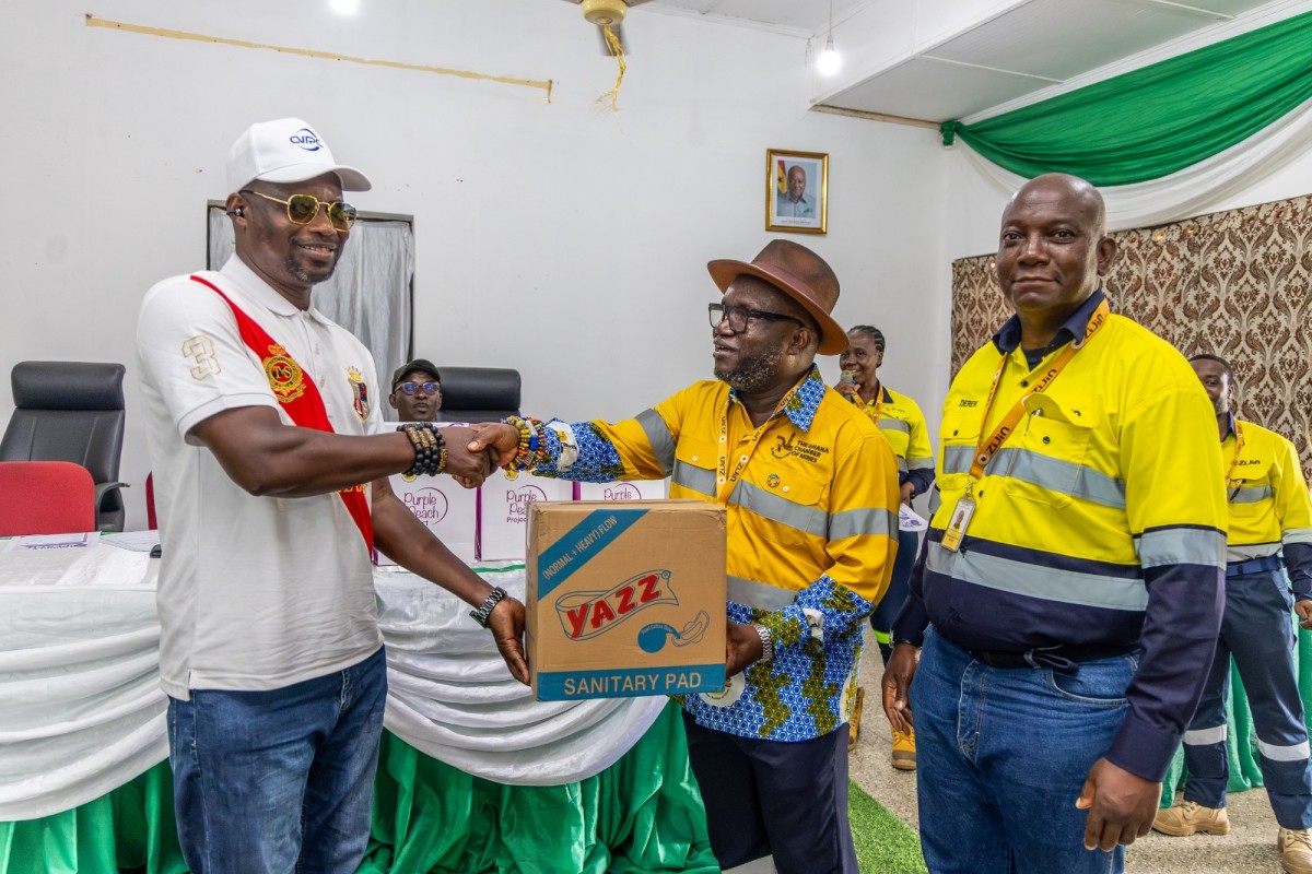 Chamber of Mines, Zijin Golden Ridge Donate Eight-Month Supply of Sanitary Towels To Over 1,000 School Girls In New Abirem