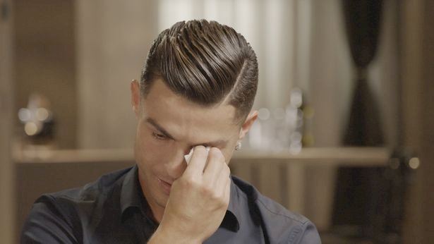 Ronaldo Breaks down in tears, After seeing footage of his late father, pride of achievement