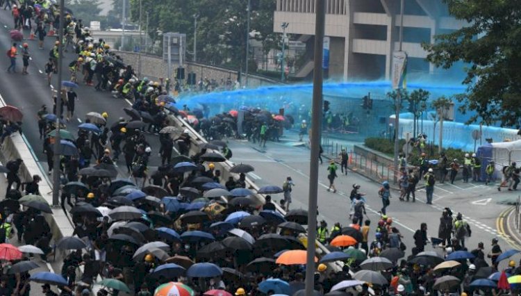 CNN: Hong Kong police and protesters clash ahead of 70th anniversary of People's Republic of China