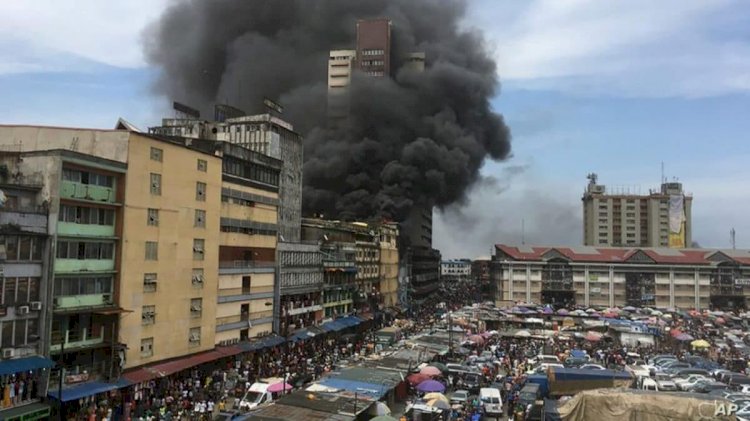 Fire Outbreak: Nigerian Firefighters Battles Huge Blaze in Lagos Island