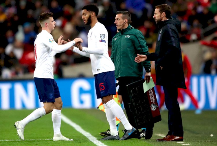 "Joe hasn't done anything wrong" - Sterling responds to Gomez's jeers by England fans