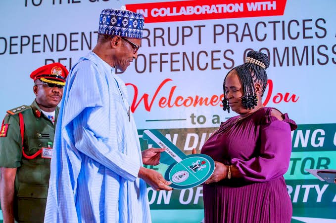 Buhari’s Integrity Award: Buhari Gifts A New House To Airport Cleaner Who Returned Over N40m