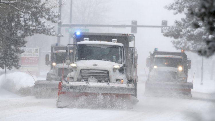 100,000 Lose Power as Winter Storm Clobbers the Midwest