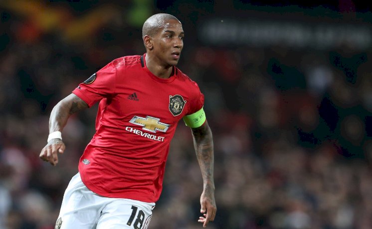 Ashely Young rejects Man United's contract extension