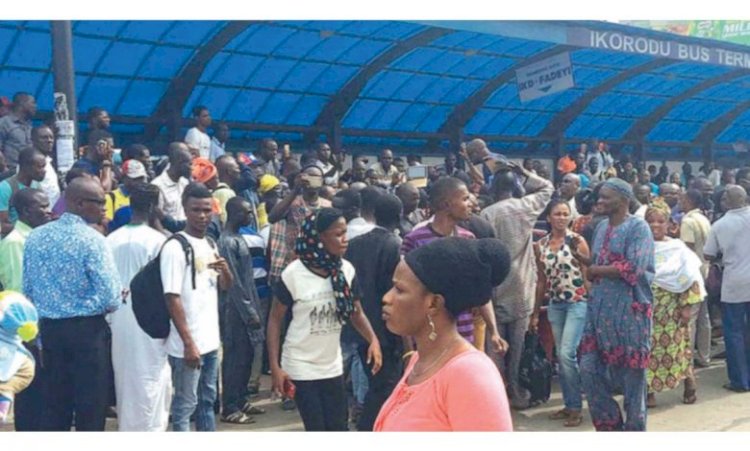Social Distancing: Lagos Residents, Buses, Defy Rules, Flout Transportation Guidelines
