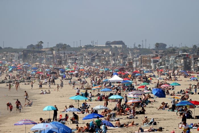 Americans Flood Beaches on Memorial Day despite Worsening Covid-19 Pandemic