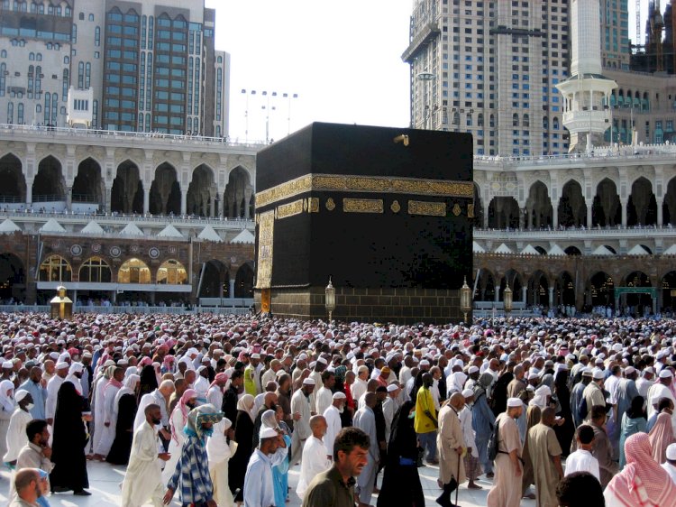 Coronavirus: Saudi Arabia closes borders to hajj attendees