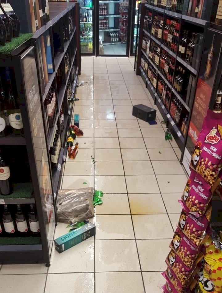 Coronavirus: SA Thieves Begin looting Liquor Stores after Alcohol Ban