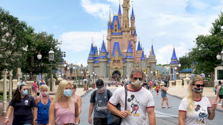 Disney World Will No Longer Allow Visitors to Eat and Drink While Walking