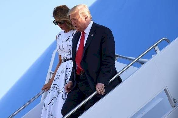 Melania Trump Pulls Her Hand Away From Donald Trump's As They Step Off Air Force