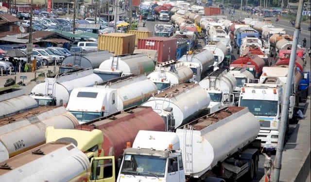 Apapa Traffic: Federal Govt Commences Movement Of Cargoes From Lagos To Onitsha Port To Ease Traffic