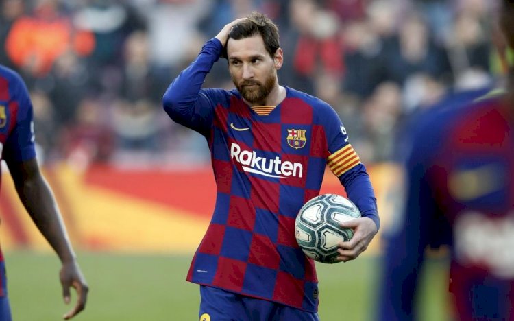 Messi hands in 'transfer request' to leave Barca