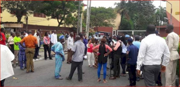 Drama As ASUU, NASU and Others Prevents LASU Students and VC From Entering School